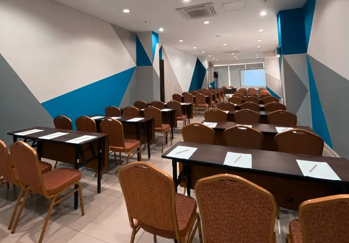 Ruang Rapat Bisnis Setup